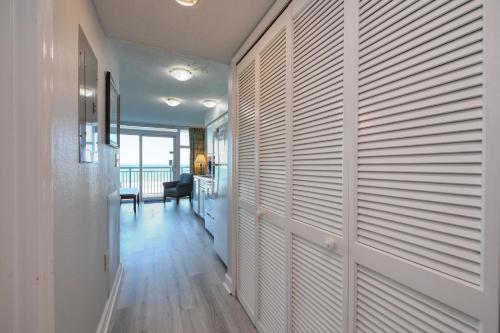 2501 S Ocean Blvd, 0209 - Ocean Front Sleeps 6 in Myrtle Beach, USA