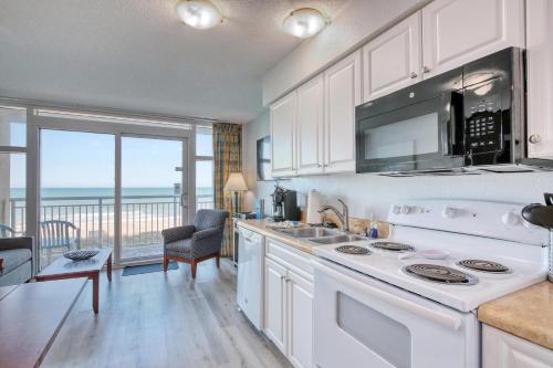 2501 S Ocean Blvd, 0209 - Ocean Front Sleeps 6 in Myrtle Beach, USA