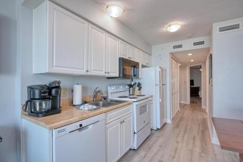 2501 S Ocean Blvd, 0209 - Ocean Front Sleeps 6 in Myrtle Beach, USA