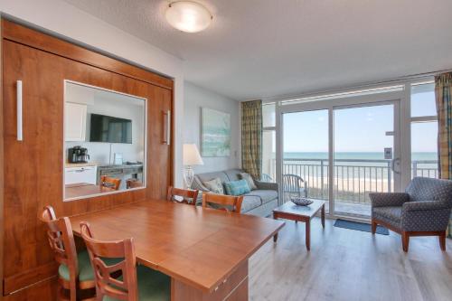 2501 S Ocean Blvd, 0209 - Ocean Front Sleeps 6 in Myrtle Beach, USA