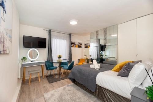 Chic Studio Apartment, Bus 18 to Euston in 30 min., Londyn