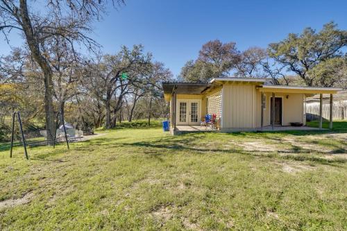 Cozy Bandera Cottage with Medina River Access!