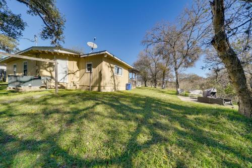 Cozy Bandera Cottage with Medina River Access!