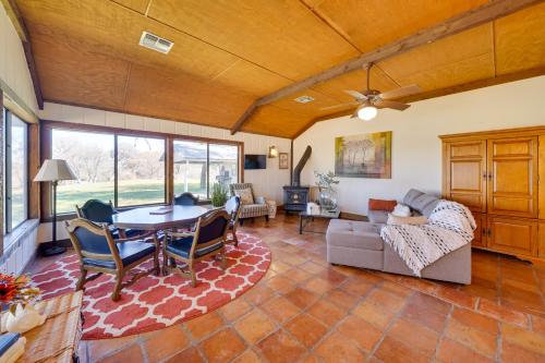Quiet Bandera Country Home with Medina River Access! in Bandera, USA