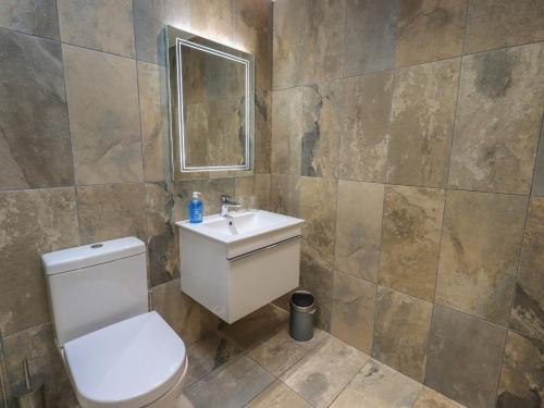 Orcaber Farm Retreat - image 5