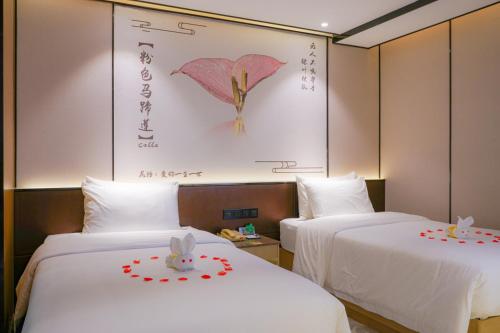 Deluxe Twin Room image 4