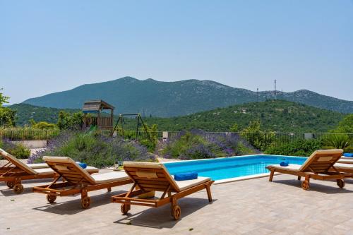 Villa Belina: 4 ensuite bedrooms game room heated pool sauna & gym - main image