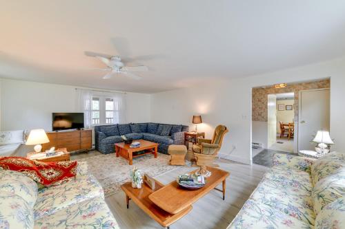 Fire Pit and On-Site Pond Wooded Walton Home! in Delhi