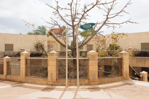 Exterior view, Amazing Apartment in Raanana & Swimming pool and Jacuzzi in Raanana