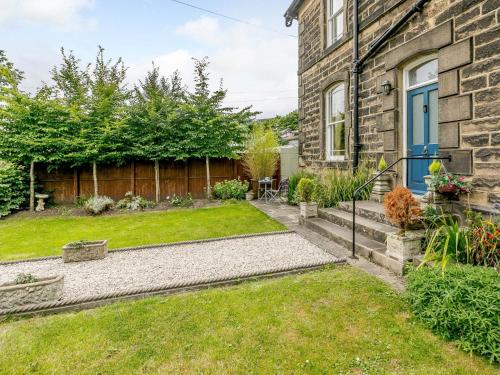 4 Bed in Darley Dale 79020