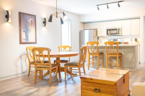 virtuve, Horseshoe Valley Suites - The Evergreen in Oro-Medonte (ON)
