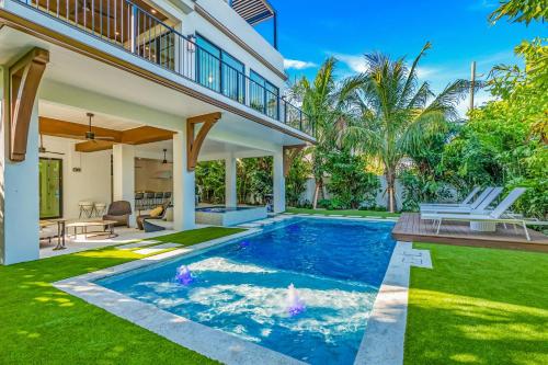 Palmetto Paradise image