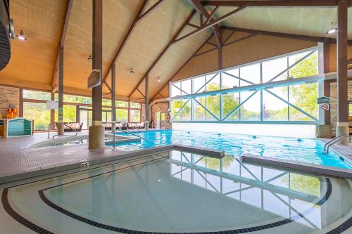 Karstais baseins, Horseshoe Valley Suites - The Evergreen in Oro-Medonte (ON)