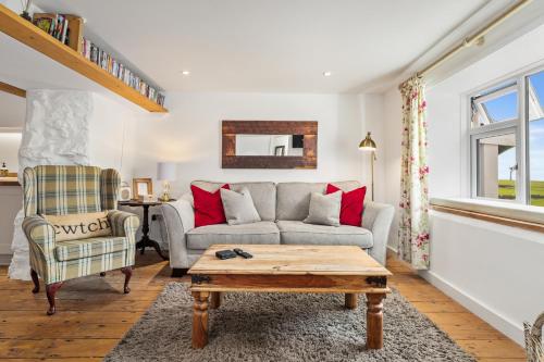 The Cwtch Apartment - Sea Views Walk to Beach