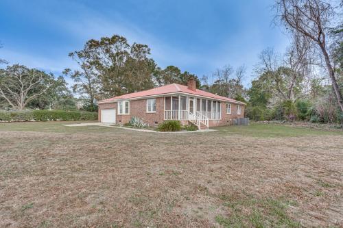 Secluded Mount Pleasant Home - 6 Mi to Beaches! in Charleston, USA