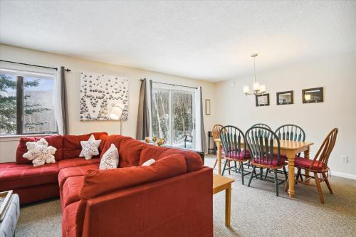 Spacious Northbrook 3 townhouse only 2 miles from restaurants & nightlife in Killington, USA