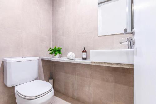 One-Bedroom Apartment image 8