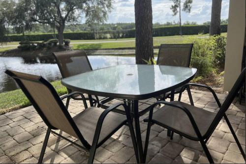 Peaceful Pond Paradise III ~ Ground Floor ~ Water Views in Wesley Chapel, USA