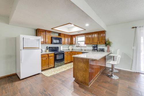 Rogers Vacation Home with Yard 5 Mi to Bentonville in Rogers, USA