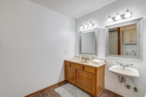 Rogers Vacation Home with Yard 5 Mi to Bentonville Rogers Vacation Home with Yard 5 Mi to Bentonville