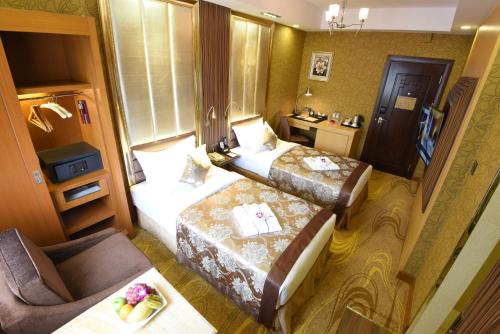 Deluxe Double or Twin Room image 1