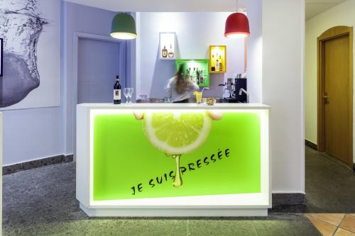 Ibis Styles Napoli Garibaldi - image 4