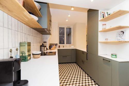 Charming duplex in the heart of Les Batignolles - image 2