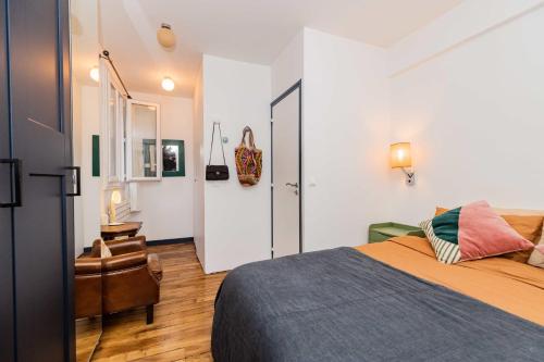 Charming duplex in the heart of Les Batignolles - image 5