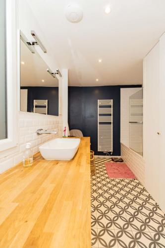 Charming duplex in the heart of Les Batignolles - image 14