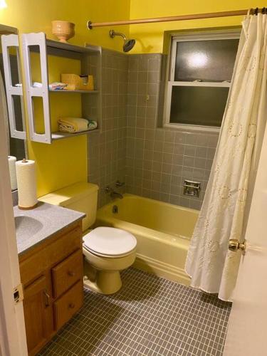 Lovely home away from home 4BR 3ba thumb 4