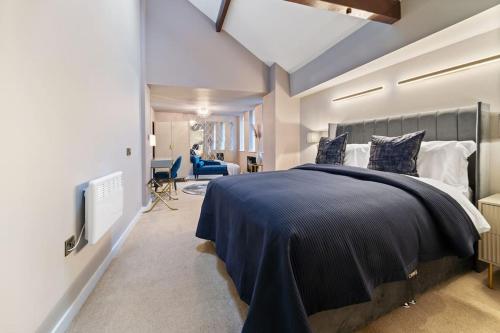 B&B Leicester - NEW Large luxurious 2 bed city penthouse + parking - Bed and Breakfast Leicester