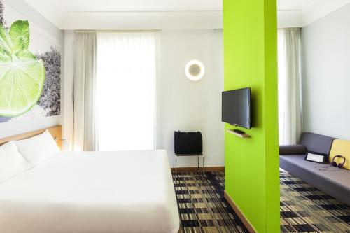 Ibis Styles Napoli Garibaldi - image 10