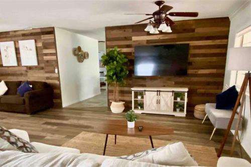 Hidden Gem: Escape to Newlin Cottage in Cape Coral thumb 3