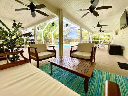 Hidden Gem: Escape to Newlin Cottage in Cape Coral detail