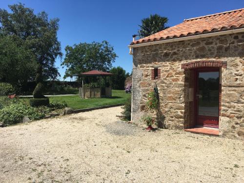 Gîte Saint-Michel-Mont-Mercure, 3 pièces, 4 personnes - FR-1-426-249 (Gite charmant a la campagne avec terrasse, proche du Puy du Fou et de la riviere Sevre - FR-1-426-24) in Saint-Michel-Mont-Mercure