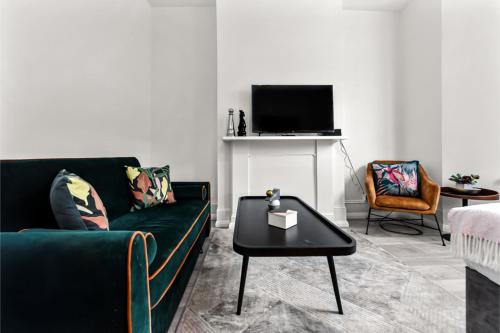 Stylish and Convenient 2BD Flat w/ Outdoor Space, Londres (foto 2)