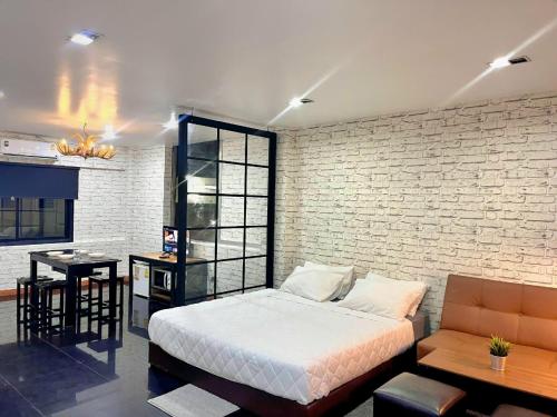 Baan33 check in by yourself code inbox 4fl behind Amazon cafe