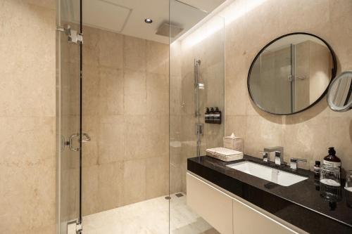 Two-Bedroom Deluxe Suite image 1