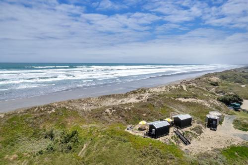 Karo Hut A - Ninety Mile Beachfront Cabin