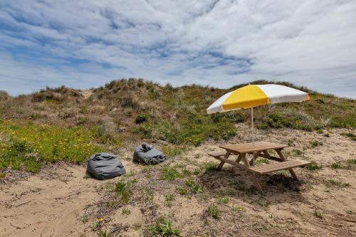 Karo Hut A - Ninety Mile Beachfront Cabin