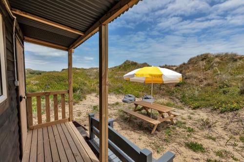 Karo Hut A - Ninety Mile Beachfront Cabin