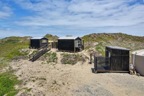 Karo Hut A - Ninety Mile Beachfront Cabin