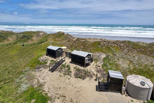 Karo Hut A - Ninety Mile Beachfront Cabin