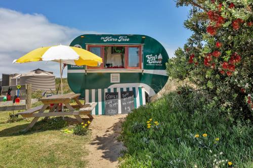 Karo Hut A - Ninety Mile Beachfront Cabin