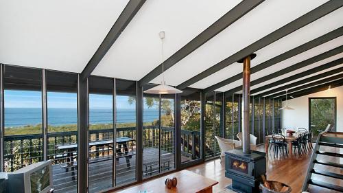 'The Chalets at Putty Beach' by HolidayCo, Killcare (photo 4)
