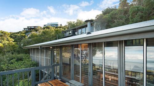 'The Chalets at Putty Beach' by HolidayCo, Killcare (photo 7)