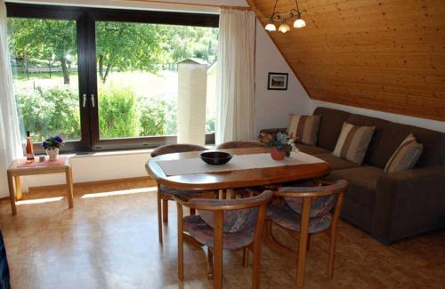Ferienappartements unterm Reetdach in Altensien