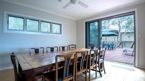 Instalaciones, 'Woodlands at Beachview' by HolidayCo in MacMasters Beach
