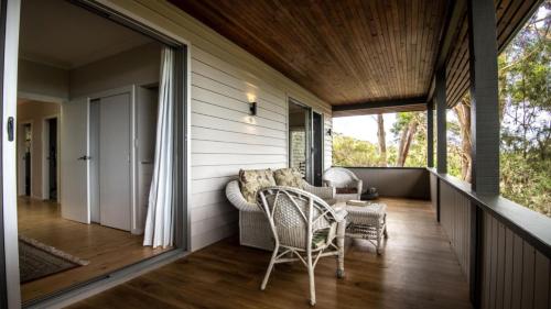 Instalaciones, 'Woodlands at Beachview' by HolidayCo in MacMasters Beach