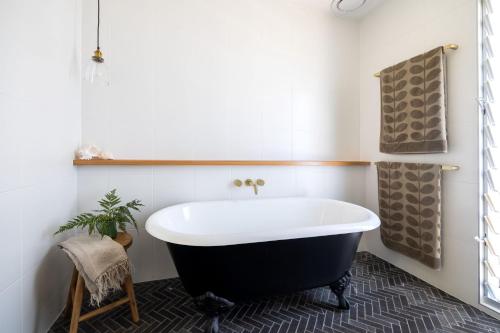 Free night! Pay for 2 stay for 3 in Narrawallee